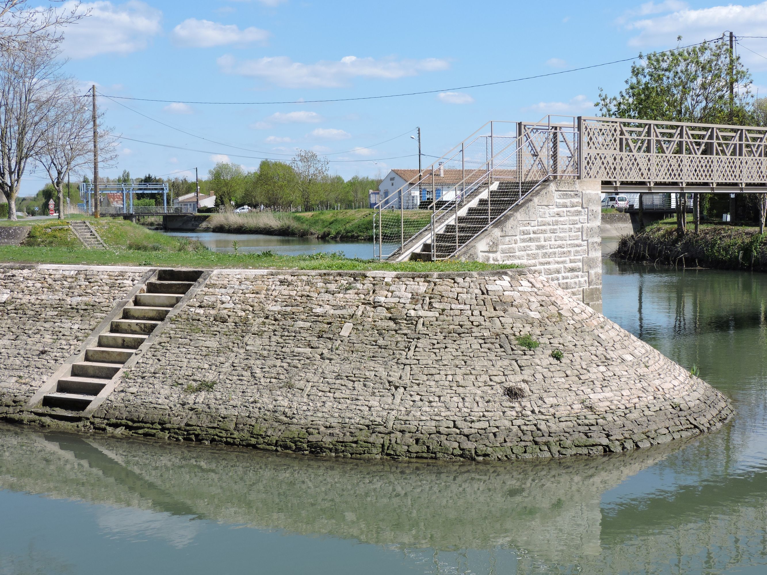 Barrage éclusé de la Vieille Sèvre à Bazoin