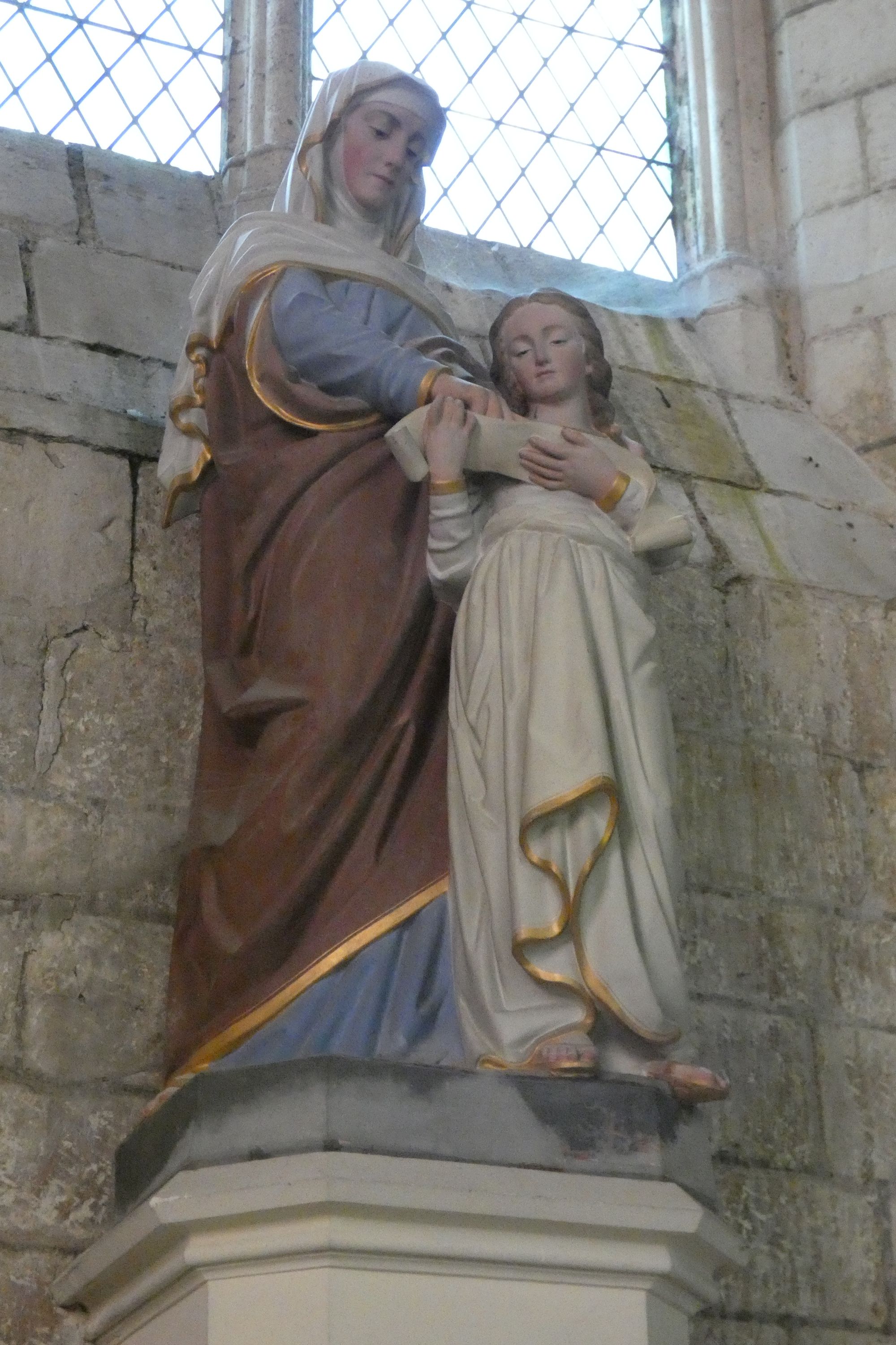 Autel, tabernacle et statue de sainte Anne