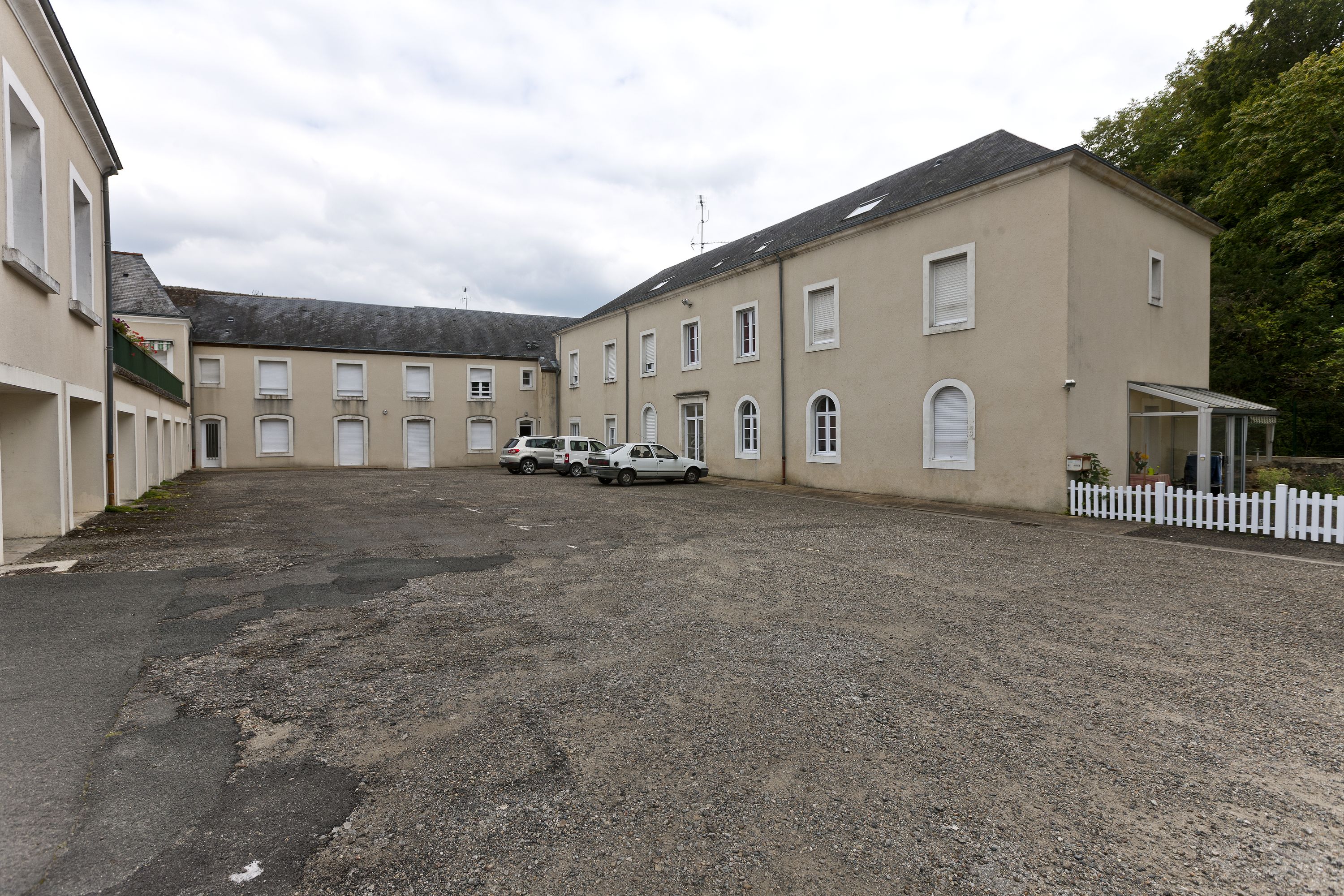 Maison dite de l'Enfant Jésus ou de La Providence de Bonnétable, puis hospice, actuellement immeubles à logements.