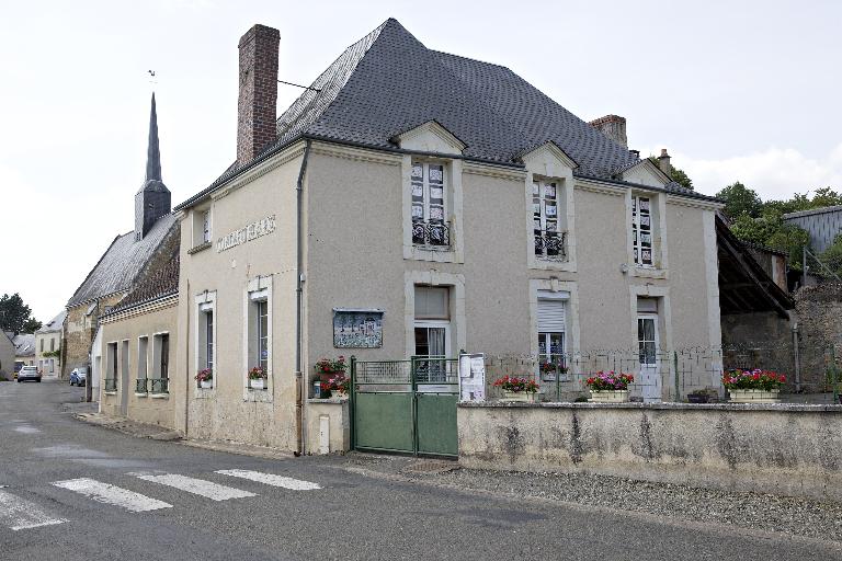 Maison puis école de garçons, actuellement école mixte, 3 rue du Tusson