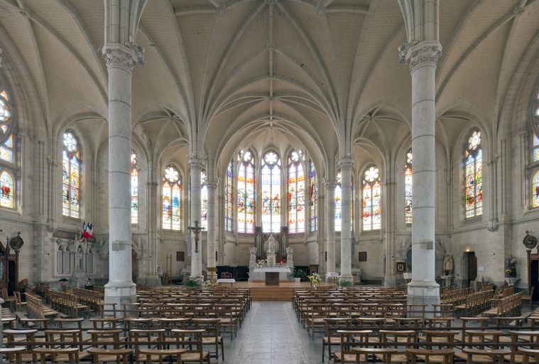 Monument aux morts, église paroissiale Notre-Dame de l'Assomption d'Aigrefeuille-sur-Maine