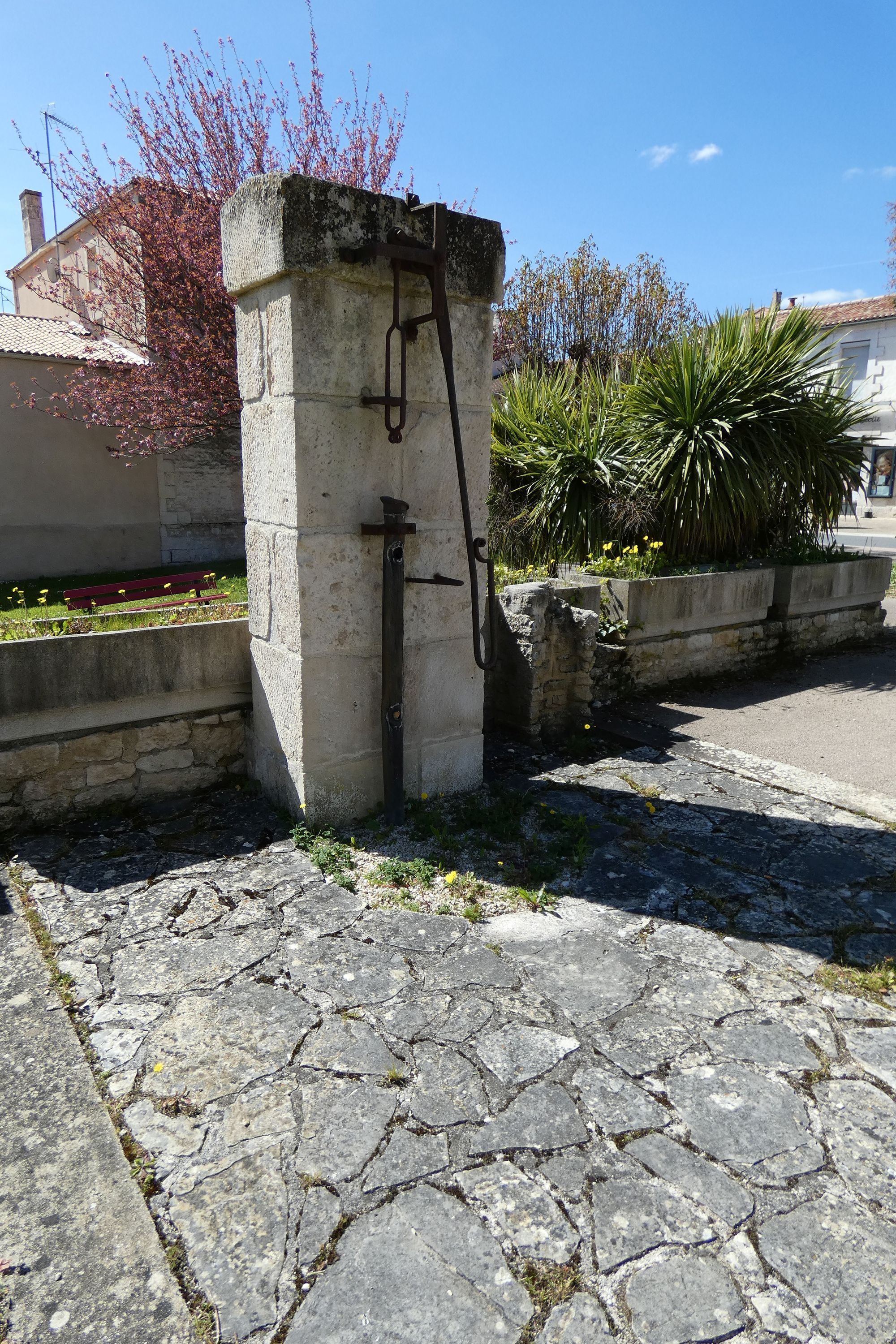 Borne fontaine, square des Poilus