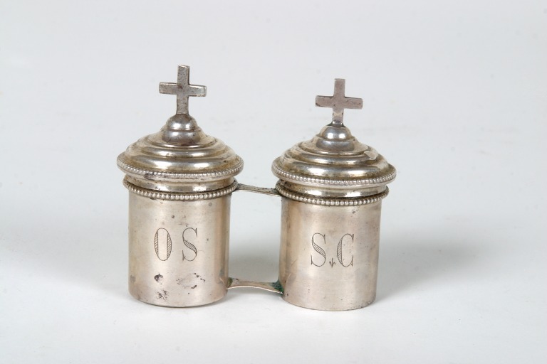 Ensemble d'une ampoule à huile des catéchumènes et d'une ampoule à saint Chrême