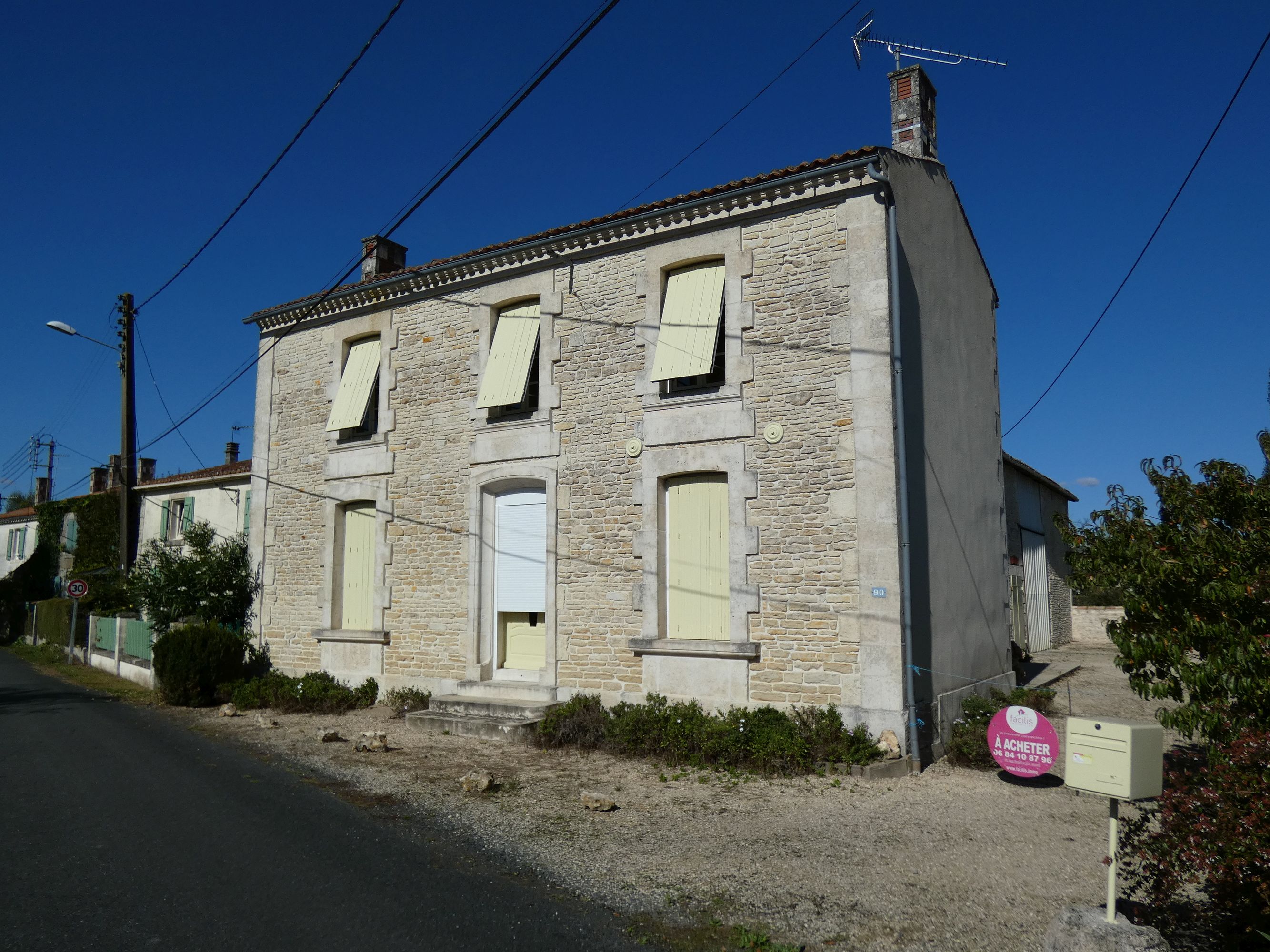 Ferme, actuellement maison ; 90 chemin du Halage