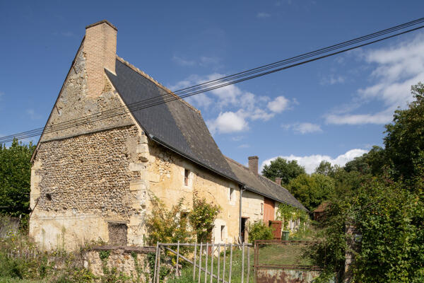 Manoir (?) puis ferme, actuellement maison, l'Aubé