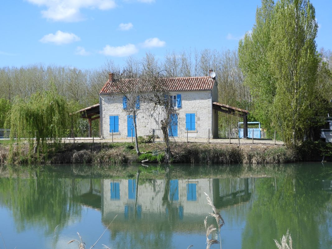 Ferme, actuellement maison ; Drapelle