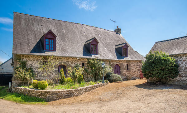 Ancienne maison et grange seigneuriale de la Guilbardière, actuellement maison