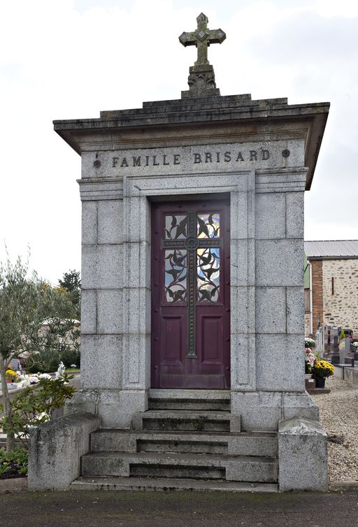 Chapelle funéraire de la famille Brisard - rue des Bossard, Argentré