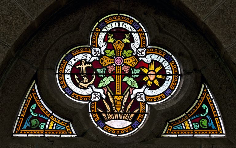 Ensemble de 2 verrières : les vertus théologales, les vertus cardinales (baies 11 et 12) - Église paroissiale Notre-Dame-de-l'Assomption, Chailland