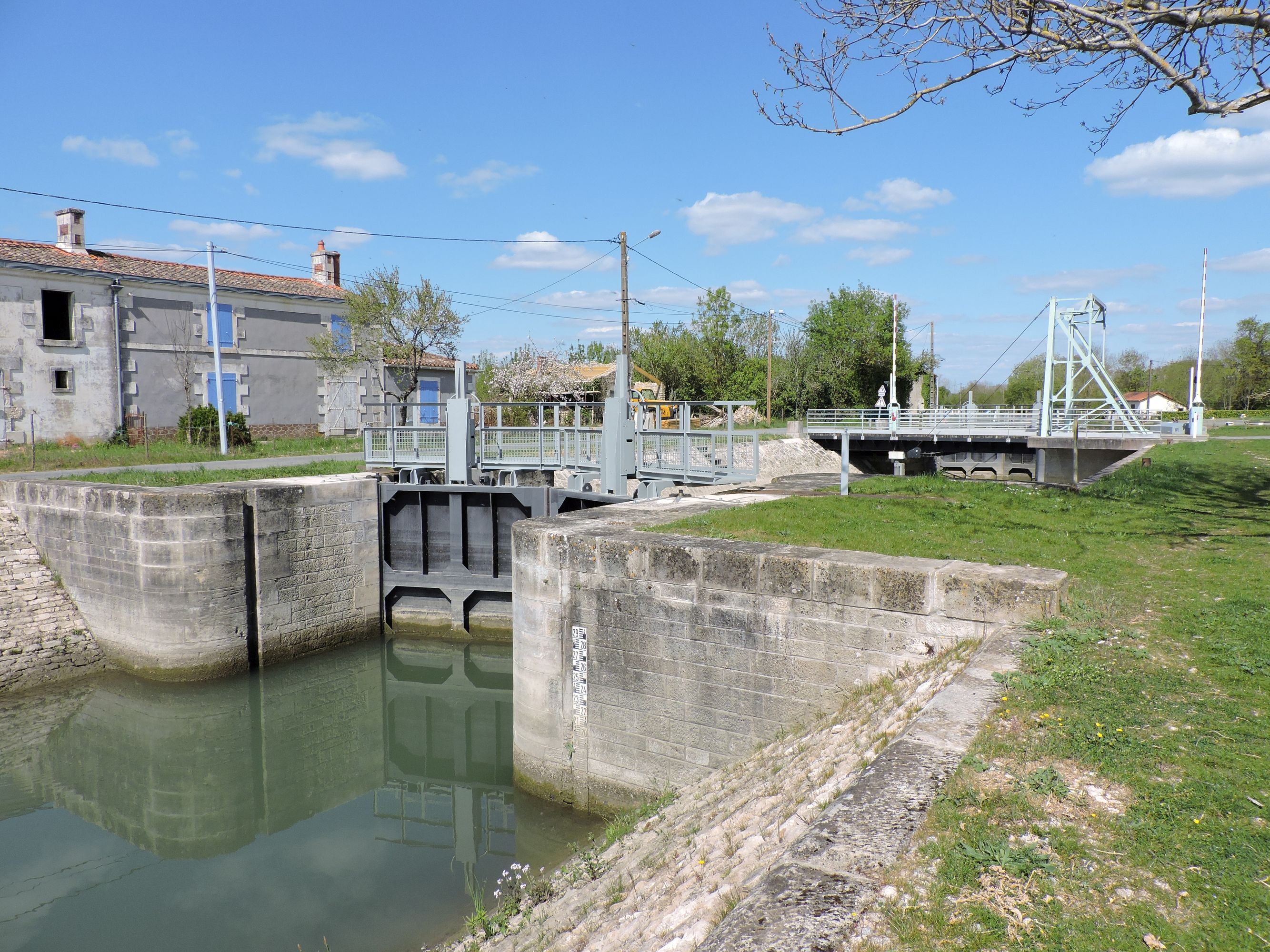 Barrage éclusé de la Vieille Sèvre à Bazoin