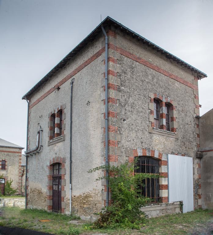 Distillerie d'eau-de-vie de cognac et chais Rémy-Martin, puis distillerie Seguin