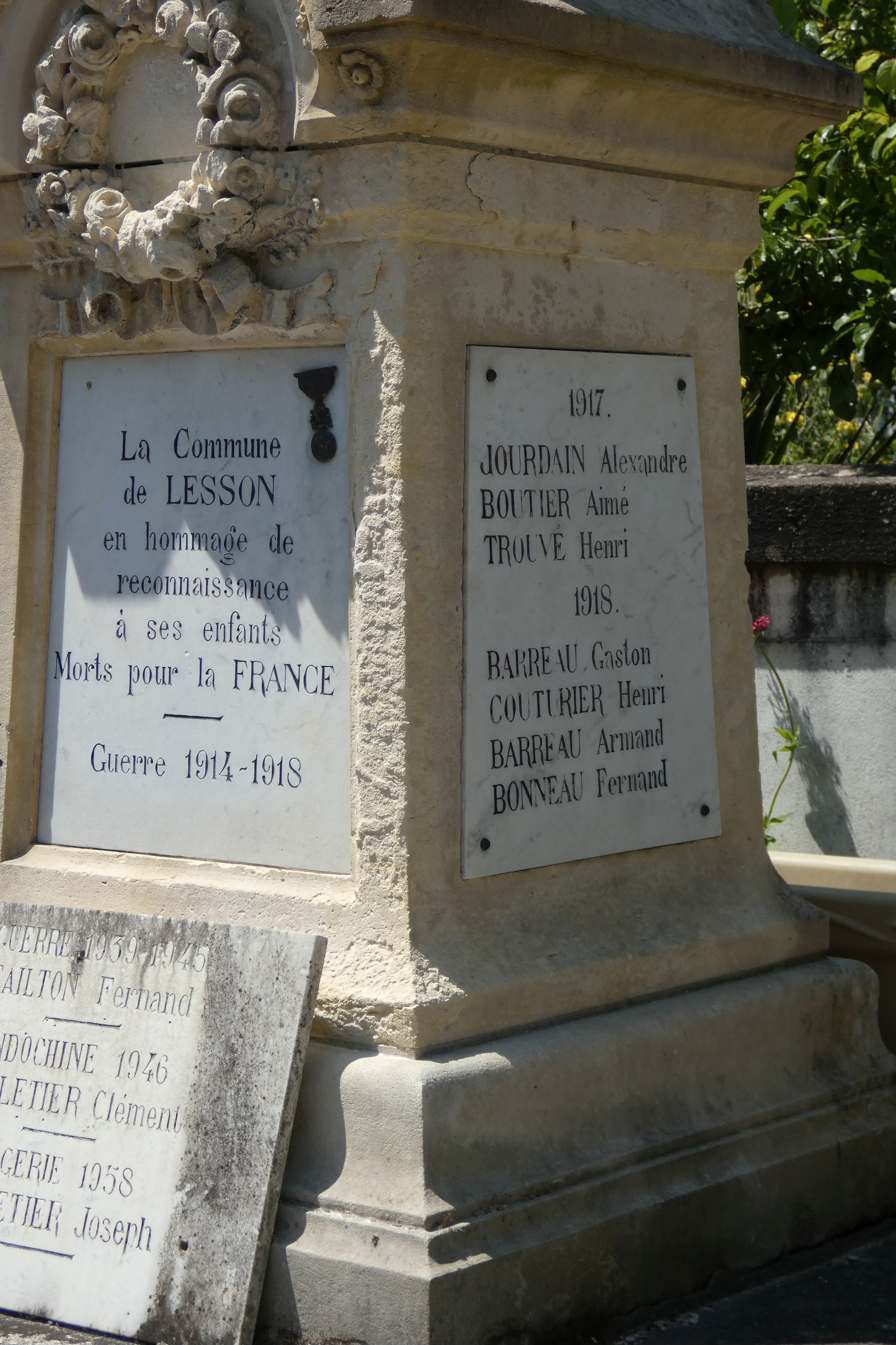 Monument aux morts de Lesson