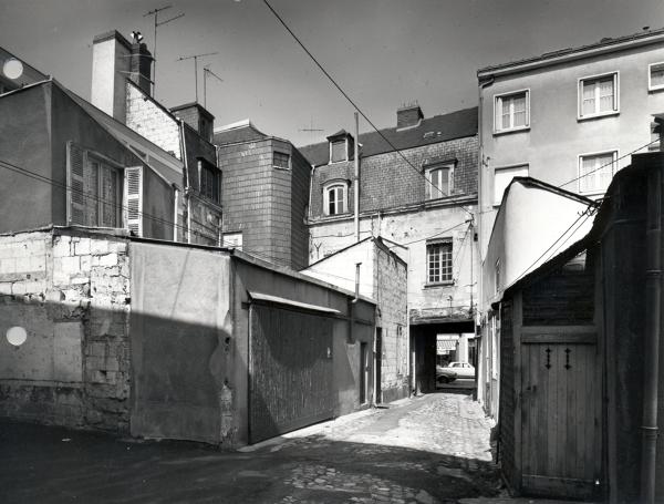 Maison du maître-charpentier Pierre Launay, 19-21 rue Boisnet ; 1 rue du Canal