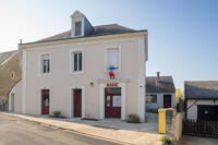Mairie-école de Saint-Georges-de-la-Couée, actuellement mairie, bureau de poste et salle des fêtes