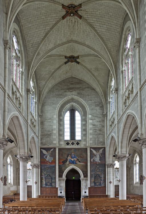 Monument aux morts, église paroissiale Sainte-Gemmes de Sainte-Gemmes-d'Andigné