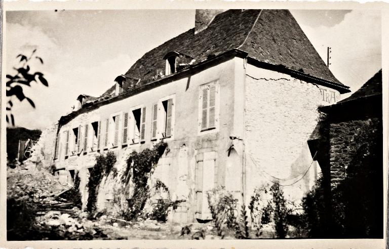 Maison de contremaître, puis maison d'artiste, actuellement maison, 13 à 17 rue du Dôme, Laval