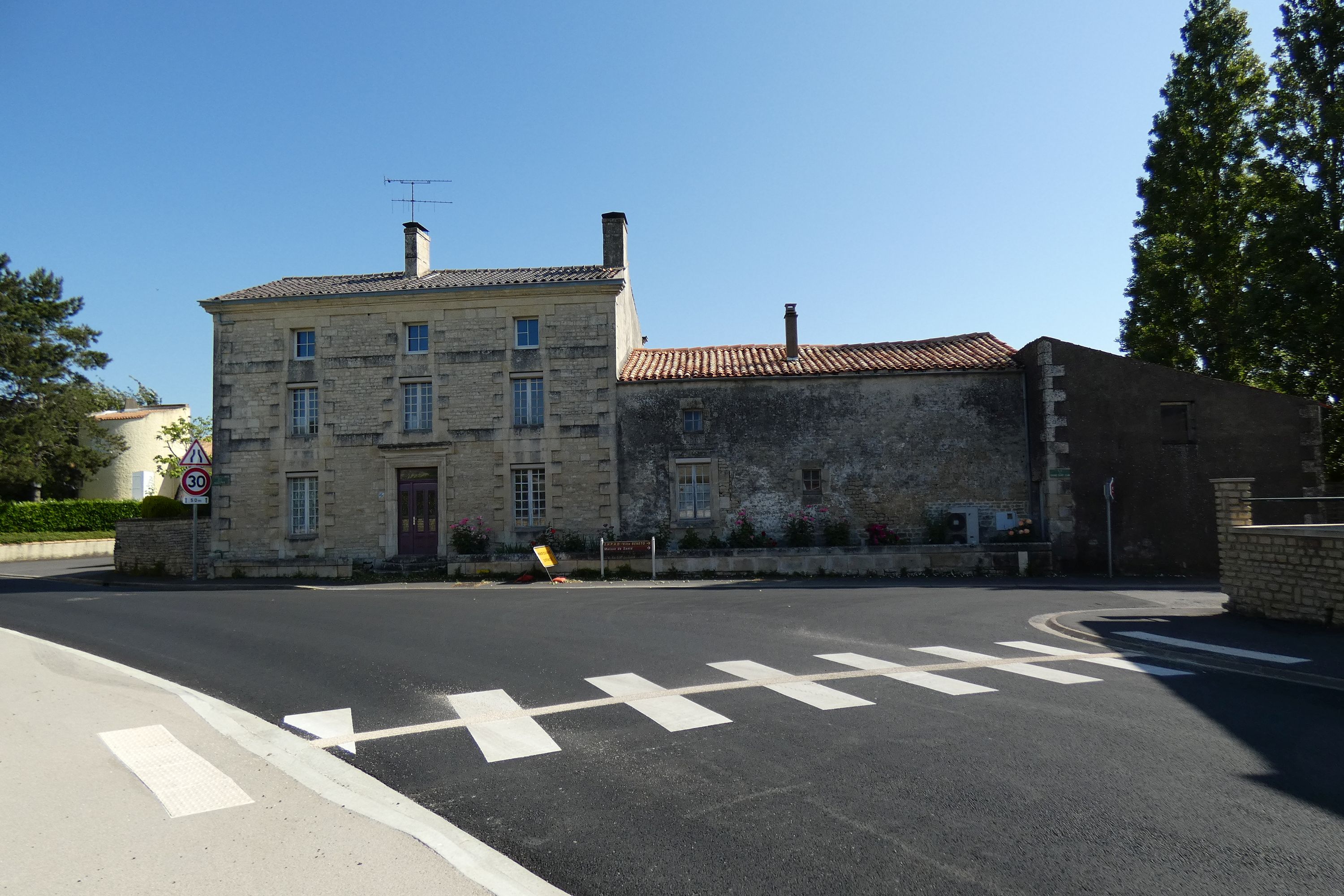 Ferme dite la Petite Corne, actuellement maison, 46 rue du Grand-Saint-Jean