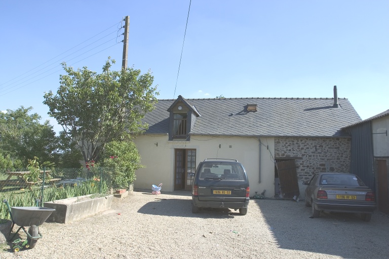 Écart, puis ferme, actuellement maison, la Gruaulière