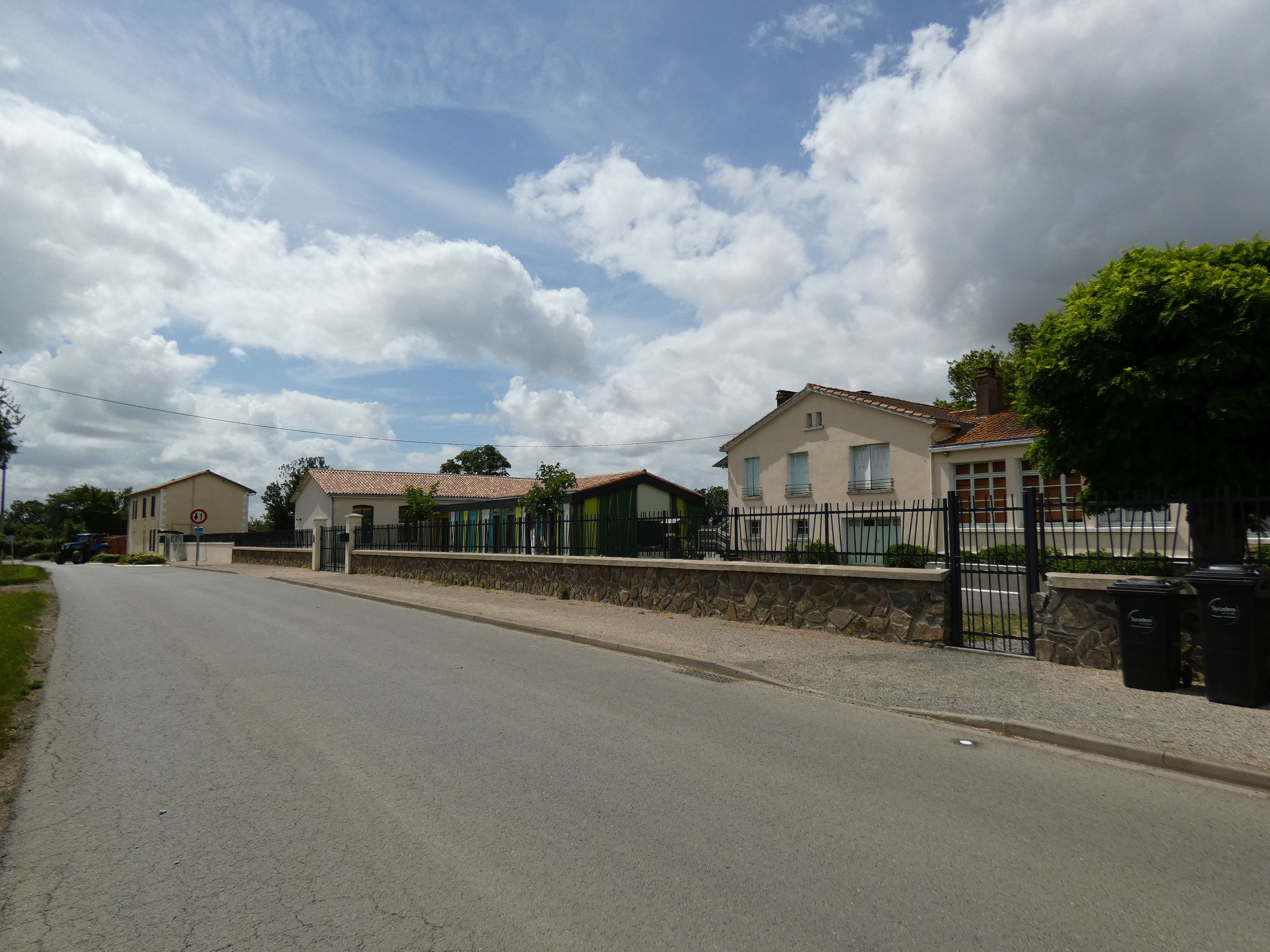 Mairie (ancienne), école primaire, 43 route de Sainte-Christine