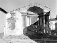 L'abside et les vestiges de son décor, côté intérieur de l'ancienne église, printemps 1974.