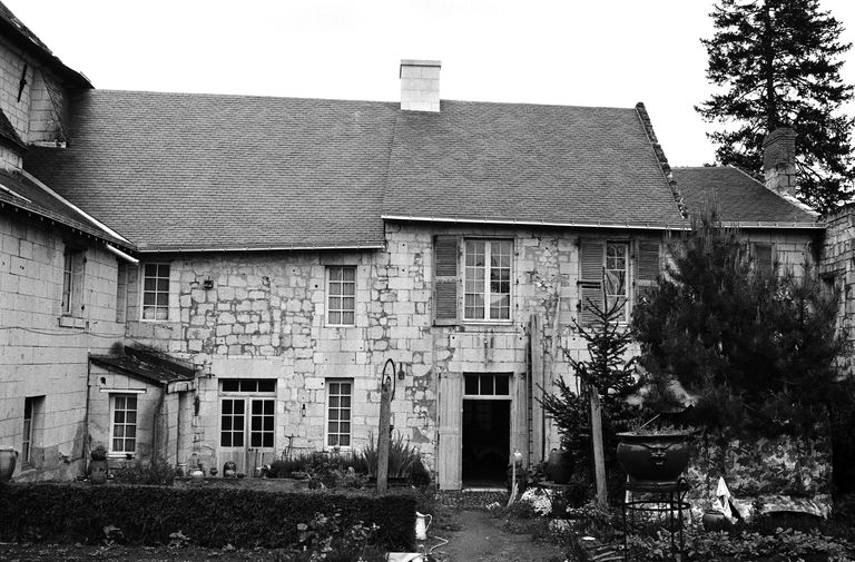 Presbytère, puis maison, 1 place Saint-Michel, Fontevraud-l'Abbaye