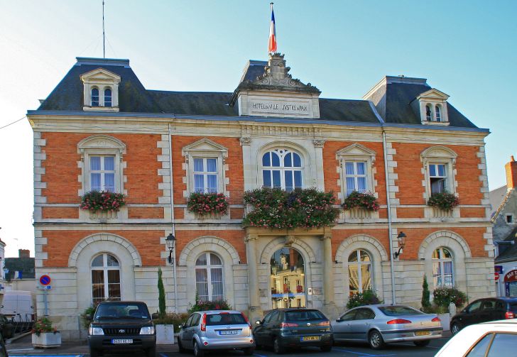 Hôtel de ville du Lude, justice de paix et halle aux blés