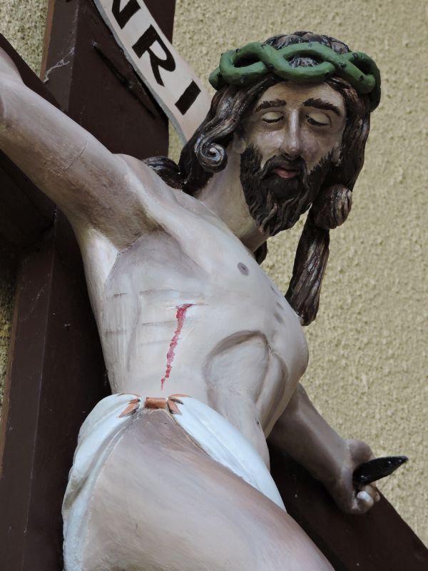 Statue : Christ en croix