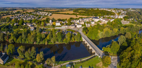 Bourg de Saint-Jean-sur-Mayenne