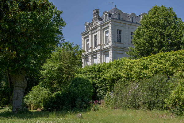 Château de Sainte-Gemmes, puis asile d'aliénés actuellement hôpital psychiatrique dit Centre de Santé Mental Angevin (CESAME)