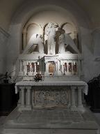 Autel (maître autel), tabernacle, statues de la Vierge à l'Enfant et d'anges