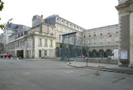 Abbaye de bénédictins puis de mauristes, dite abbaye Saint-Aubin, actuellement hôtel du Département et préfecture de Maine-et-Loire