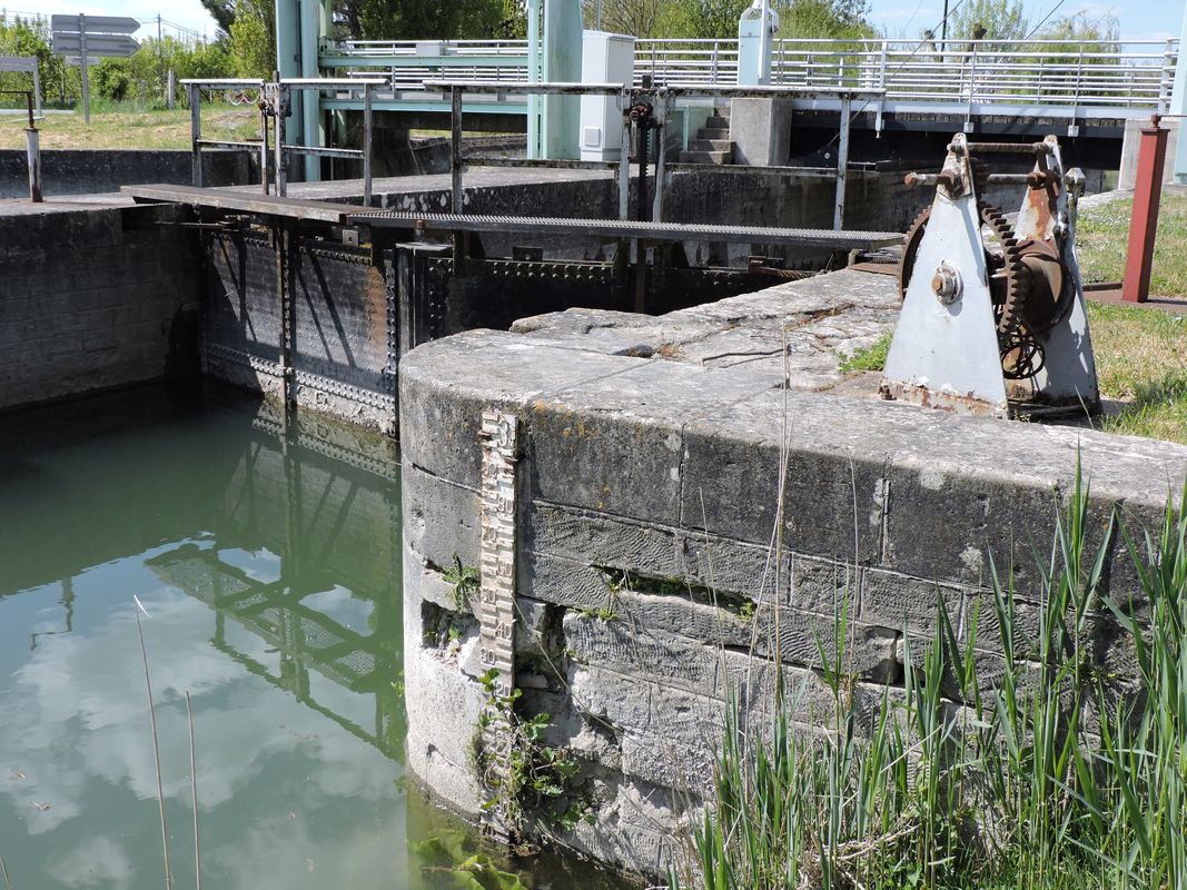 Barrage éclusé du canal du Mignon