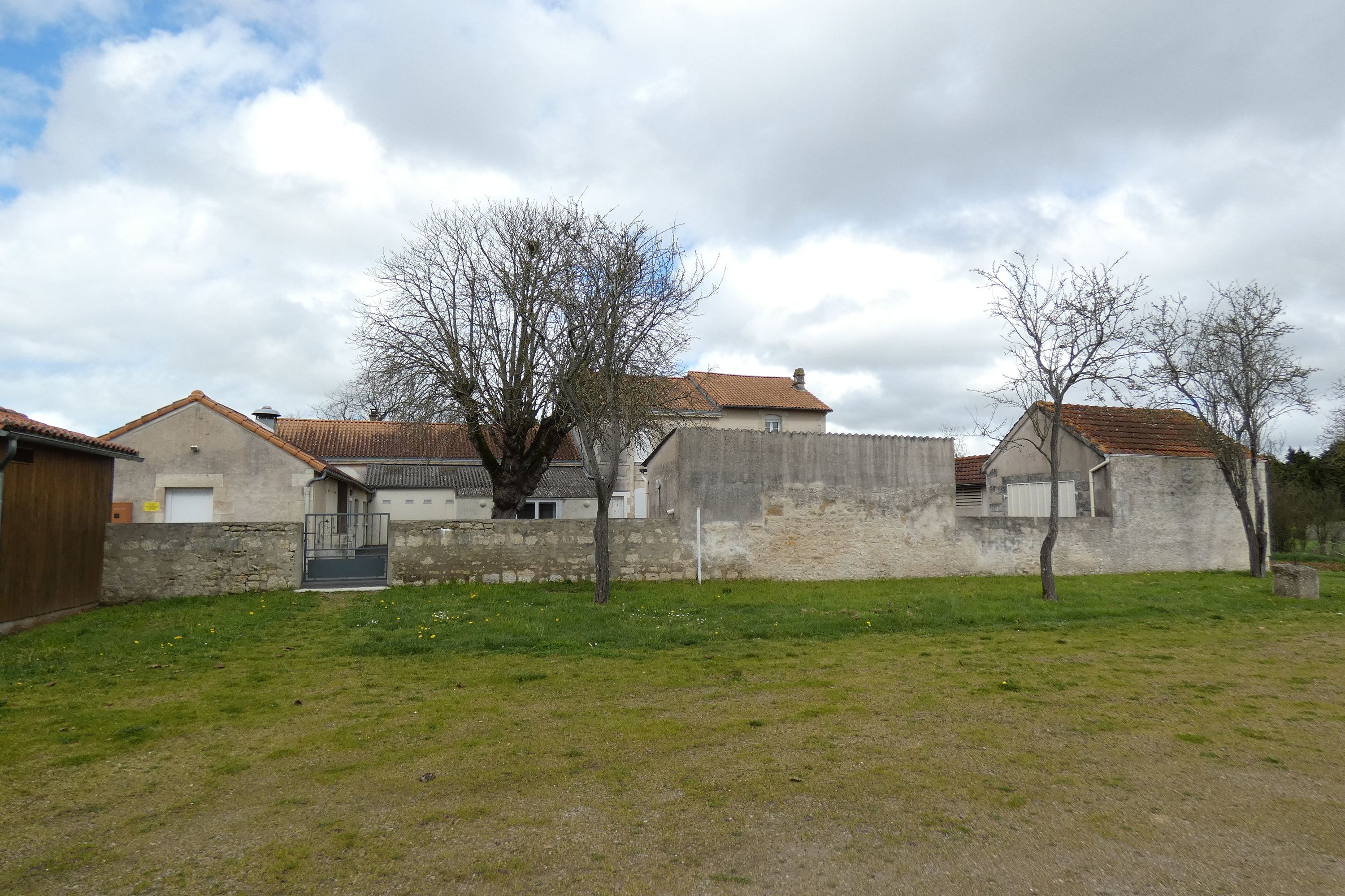 Mairie et école primaire de Sainte-Christine, actuellement salle des fêtes, 24 rue du Champ-de-la-Ville