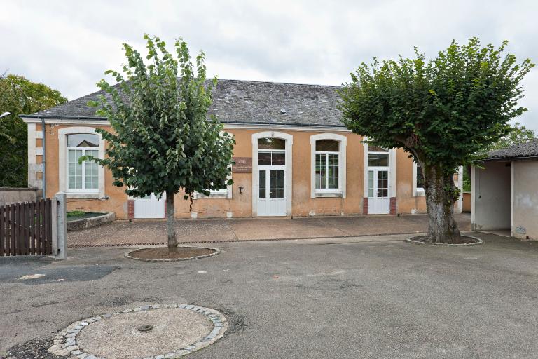 École de garçons, actuellement école primaire mixte et maison