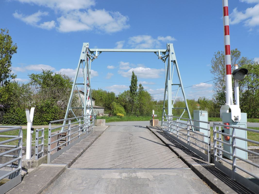 Barrage éclusé du canal du Mignon