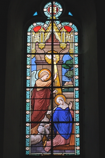 Ensemble de 3 verrières historiées : crucifixion, annonciation, nativité (baies 0 à 2) - Église paroissiale Saint-Paterne, Saint-Poix