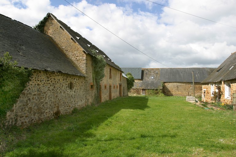 Ferme, puis écart - La Grande et la Petite-Maison-Neuve, Saint-Jean-sur-Erve