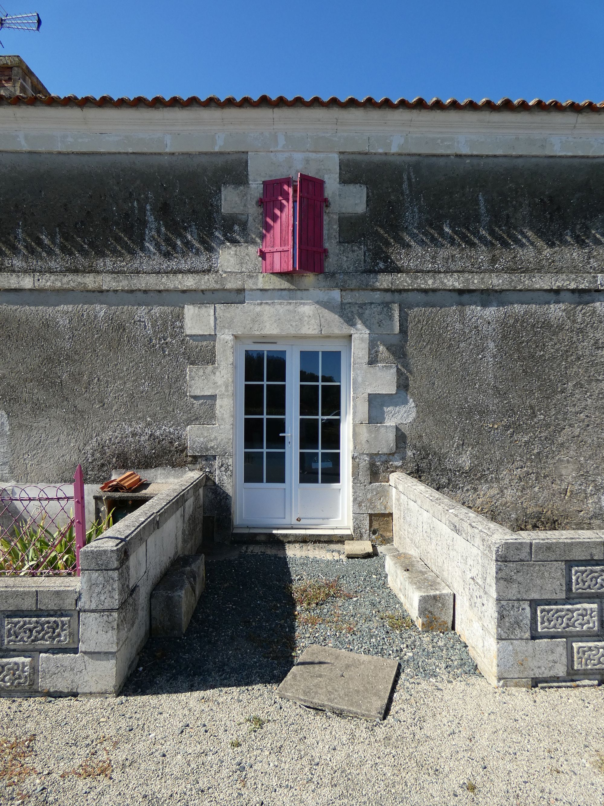 Ferme, actuellement maison ; Village de la Sèvre, 27 et 29 route des Cabanes