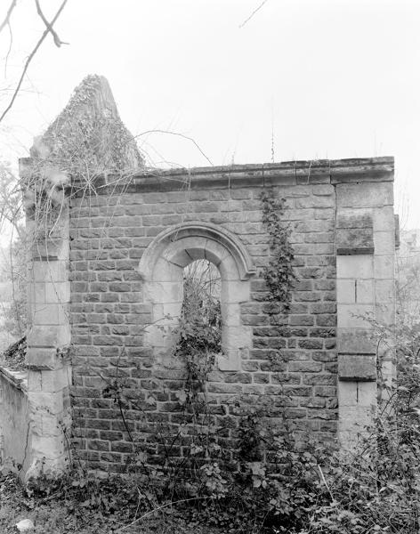 Fontaine et chapelle Saint-Méen de Châteaupanne (vestiges)