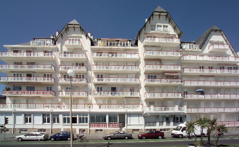 Hôtel de voyageurs dit Hôtel Robert puis Grand Hôtel de la Baule actuellement immeuble à logement Le Panoramique, 19 boulevard du Docteur-René-Dubois