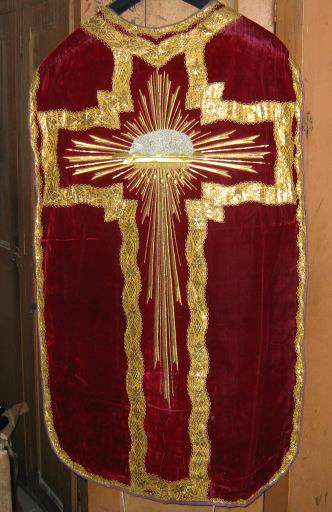 Ornement rouge n° 8 : chasuble