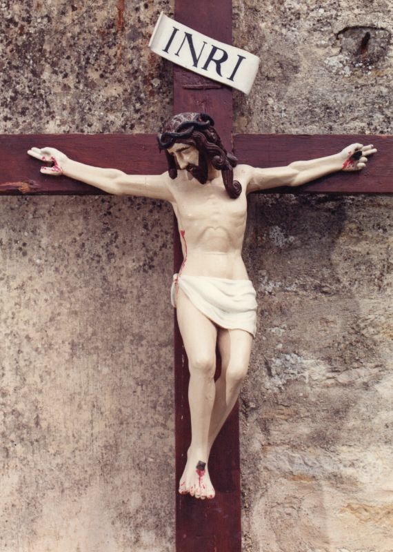 Statue : Christ en croix