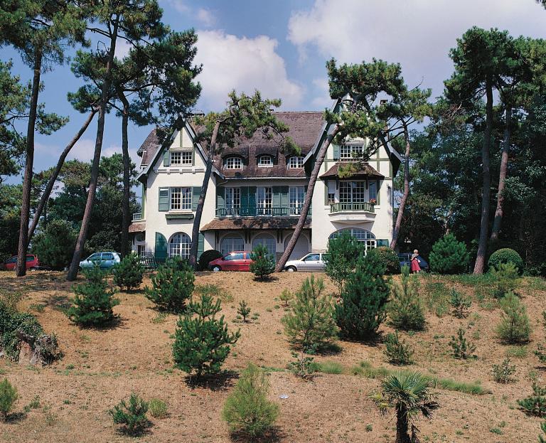 Maison dite villa balnéaire Les Roches Rouges, 3, 5 avenue Balzac