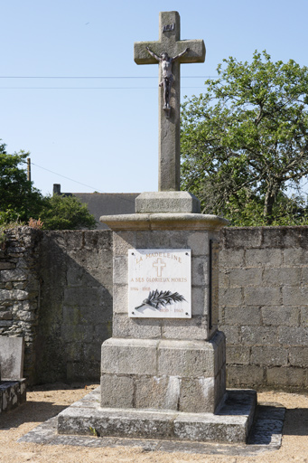 Croix de cimetière, monument aux morts