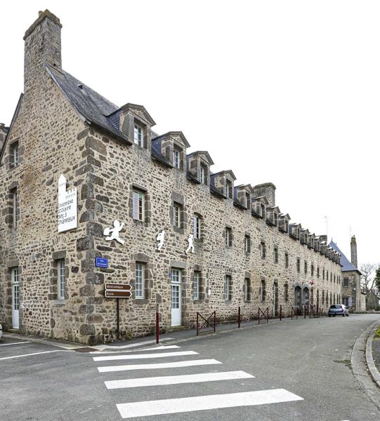 Couvent de bénédictines Notre-Dame-de-Grâce de Montaigu, actuellement école, médiathèque et maison