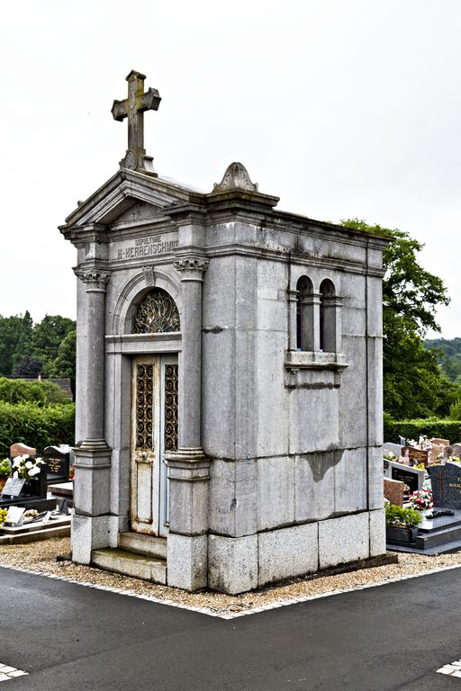 Chapelle funéraire de la famille Herrenschmidt - V.C.7 dite du Cimetière, Le Genest-Saint-Isle