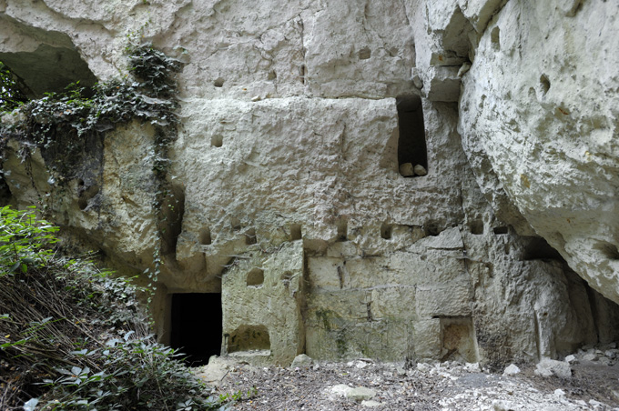 Carrière souterraine d'extraction de tuffeau de la Maumenière (site abandonné), chemin dit des Caves