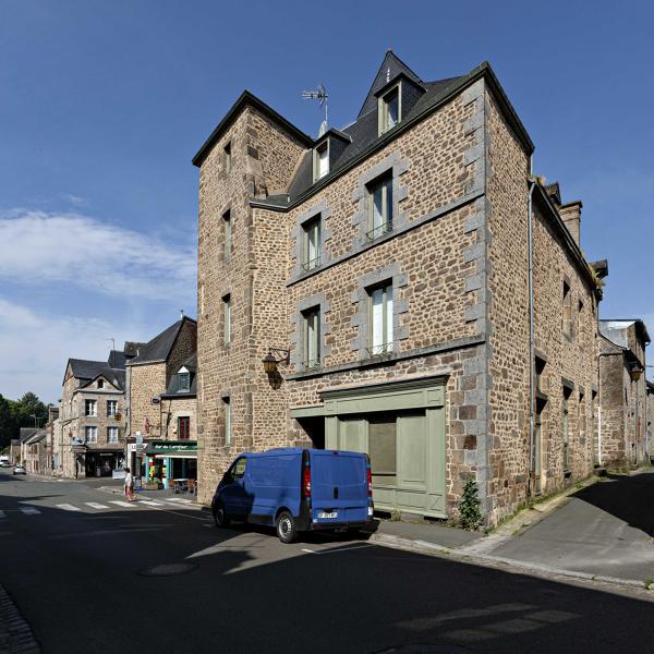 Manoir urbain, 31-33 rue dorée, actuellement immeuble d'habitation