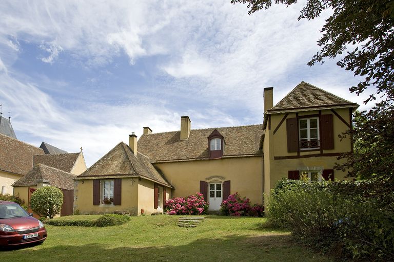 Maison seigneuriale, puis presbytère, actuellement maison