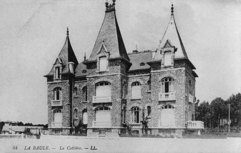 Maison dite villa balnéaire Manoir de la Côtière actuellement immeuble à logements, 13 esplanade Lucien-Barrière